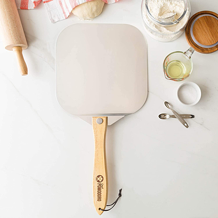 Chef Pomodoro Pelle à pizza en métal d'aluminium avec poignée en bois pliable pour un rangement facile, 40,6 x 35,6 cm, pelle à pizza de luxe gourmande pour la cuisson des pizzas Chef Pomodoro Pelle à pizza en métal d'aluminium avec poignée en bois pliable pour un rangement facile, 40,6 x 35,6 cm, pelle à pizza de luxe gourmande pour la cuisson des pizzas
