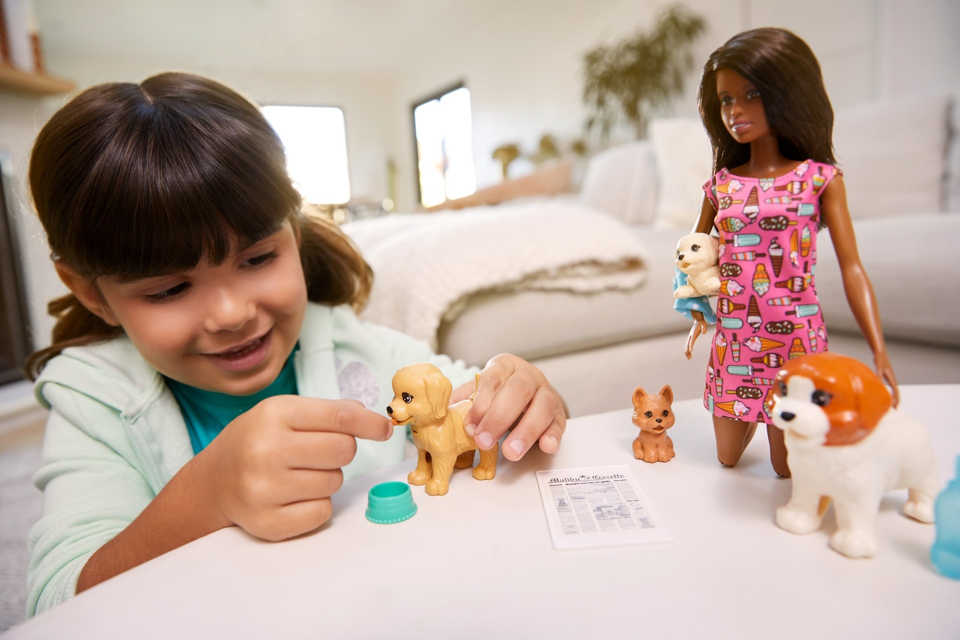 Coffret Barbie Joli Café Cozy - Poupée + Mobilier + 21 Accessoires Dont Théière Magique - Jouet Enfant 3 Ans - HKT94