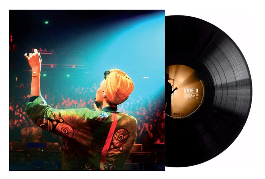 live at the Casino de Paris