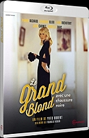 le grand blond avec une chaussure noire